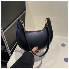New Fashionable High-end Moon-shaped Baseball Bag Showing