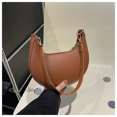 New Fashionable High-end Moon-shaped Baseball Bag Showing