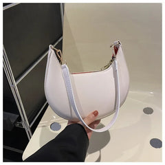 New Fashionable High-end Moon-shaped Baseball Bag Showing